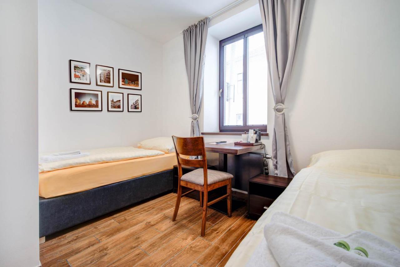 Penzion Kralovska Cesta Brno Bagian luar foto